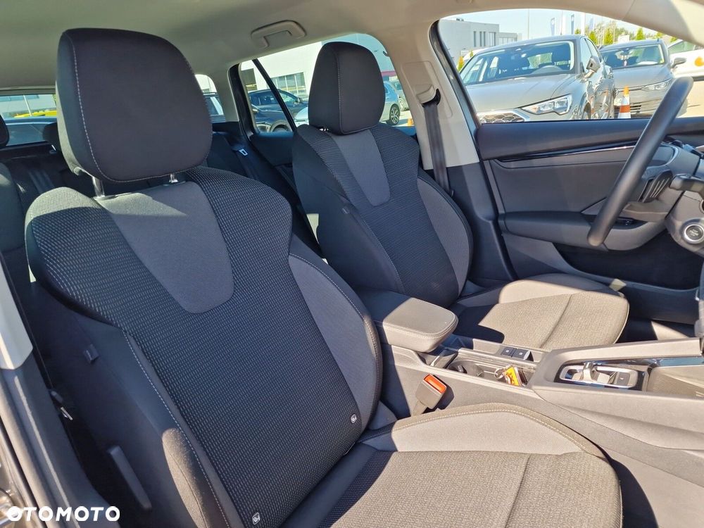 Skoda Octavia 1.5 TSI mHEV Selection DSG - 24