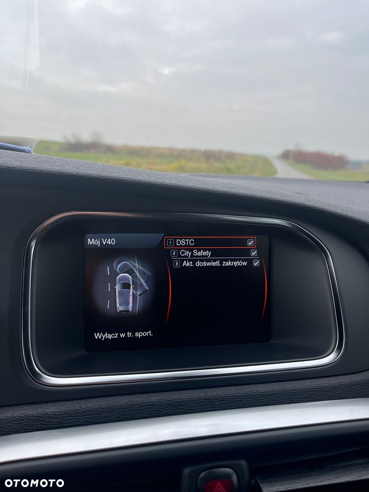 Volvo V40 D2 R-Design - 21