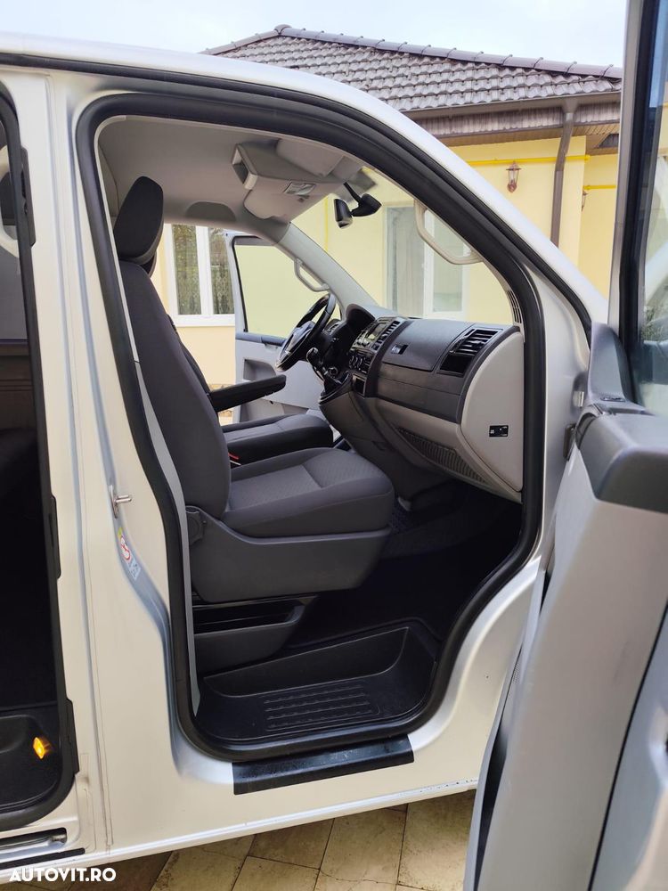 Volkswagen Caravelle - 11