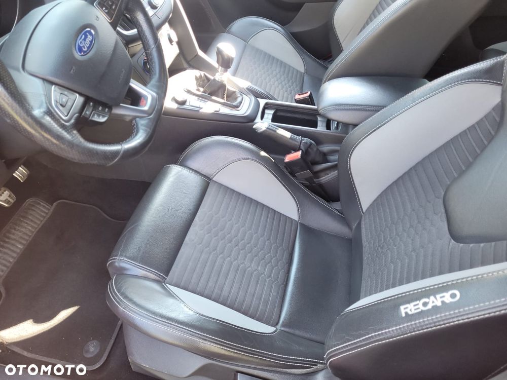 Ford Focus 2.0 EcoBoost ST - 10