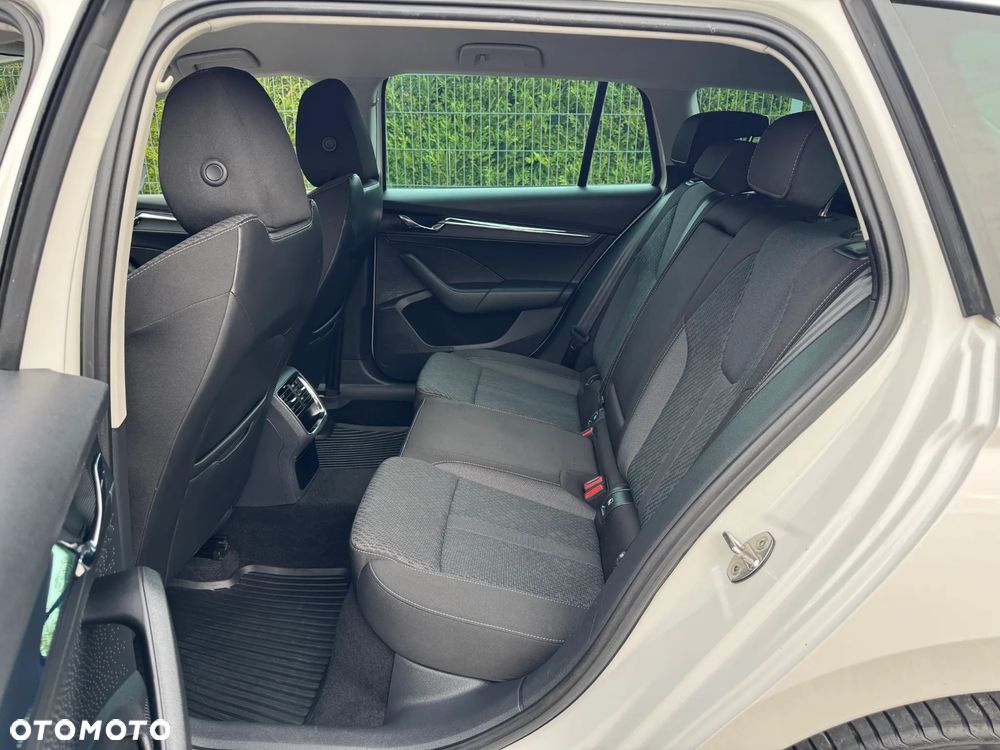 Skoda Octavia 2.0 TSI 4x4 Style DSG - 27