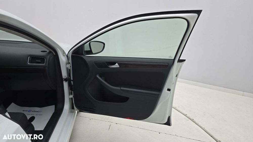 Volkswagen Jetta 2.0 TDI Highline - 18