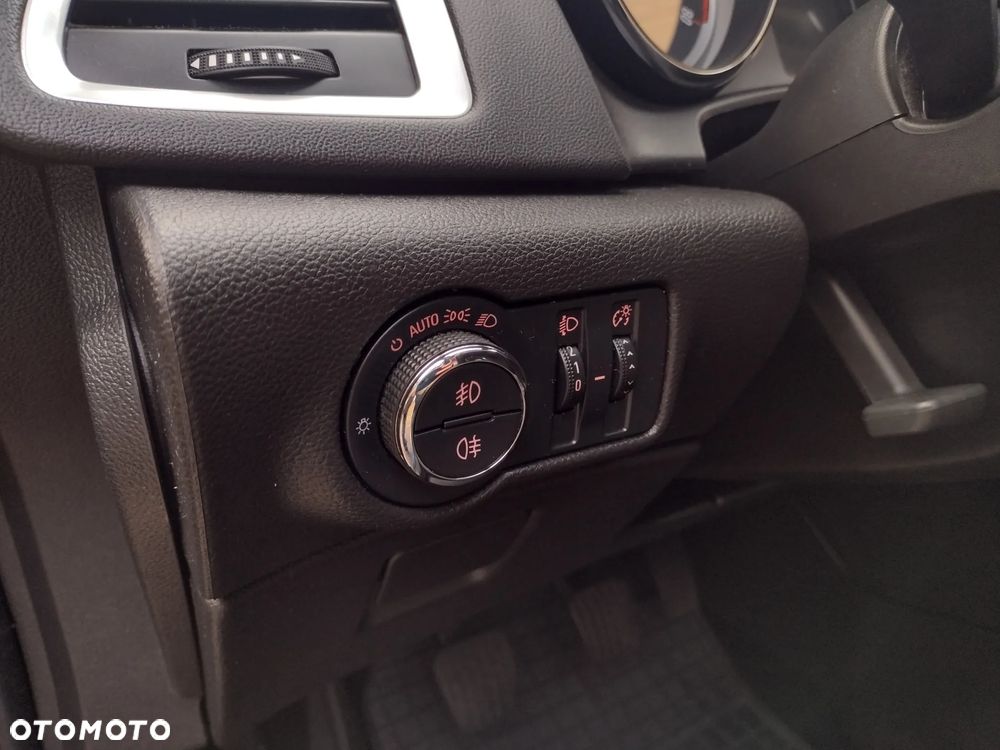 Opel Astra 1.4 Turbo Exklusiv - 21