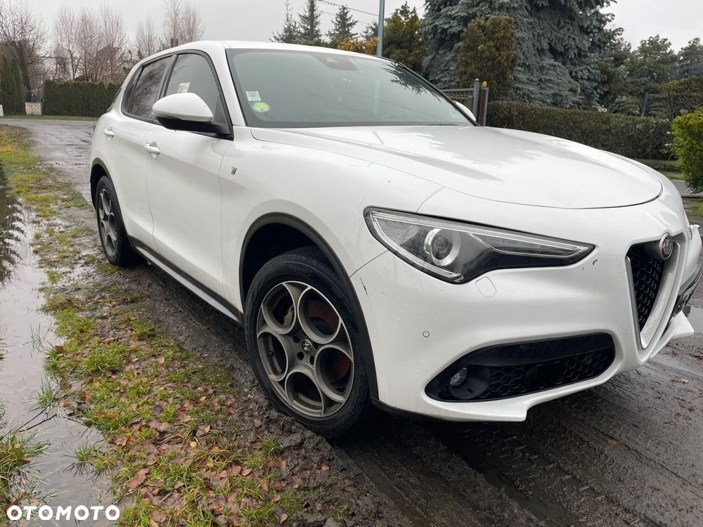 Alfa Romeo Stelvio - 1