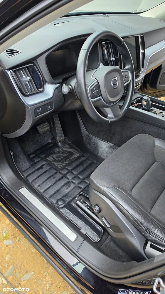 Volvo XC 60 B4 D AWD Momentum Pro - 17