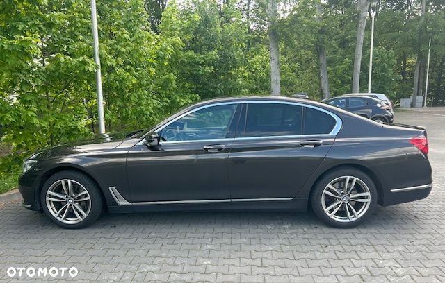 BMW Seria 7 740d xDrive - 39