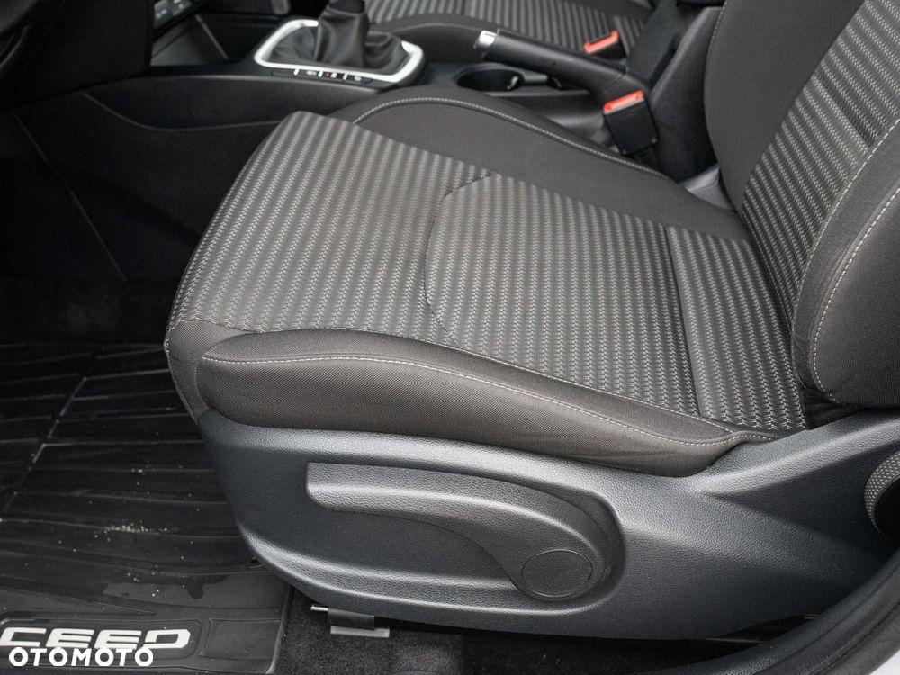 Kia Ceed 1.5 T-GDI M - 11