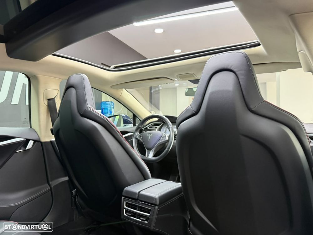 Tesla Model S - 26