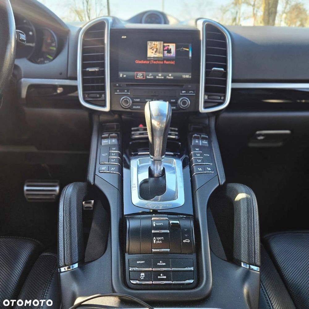 Porsche Cayenne S E-Hybrid Platinum Edition - 31