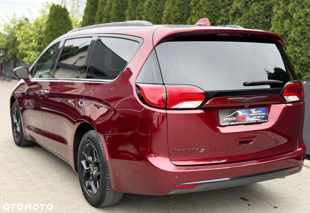 Chrysler Pacifica - 8