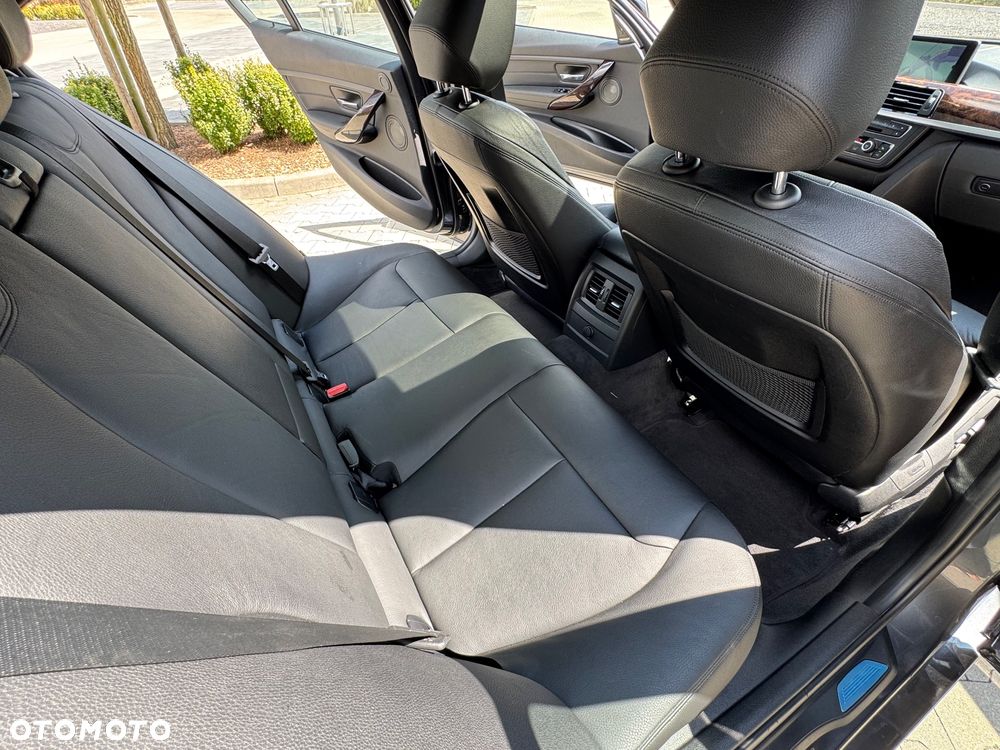 BMW Seria 3 335i Sport-Aut Sport Line - 25