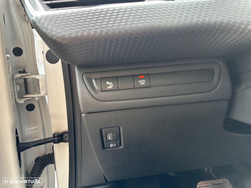 Peugeot 2008 1.2 PureTech Allure EAT6 - 27
