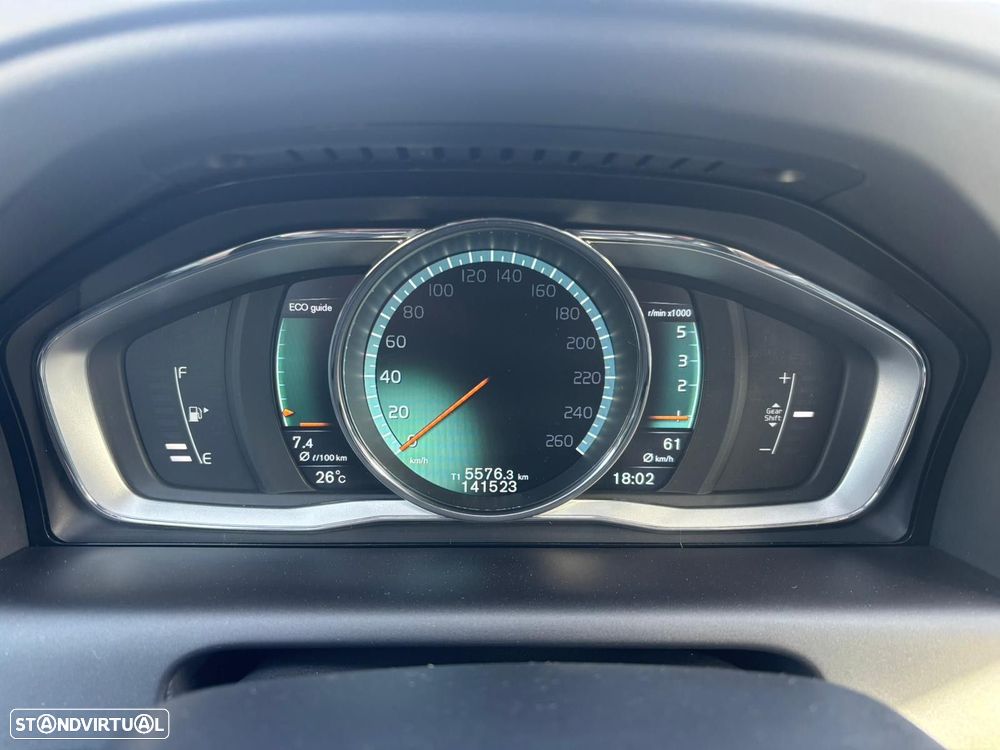 Volvo XC 60 2.0 D4 R-Design - 29