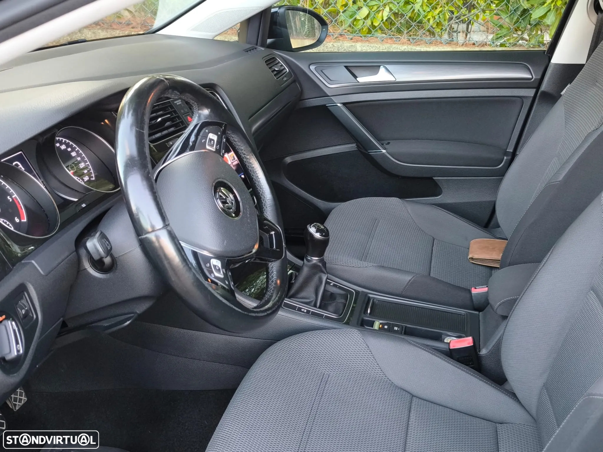 VW Golf 1.6 TDI Confortline - 8