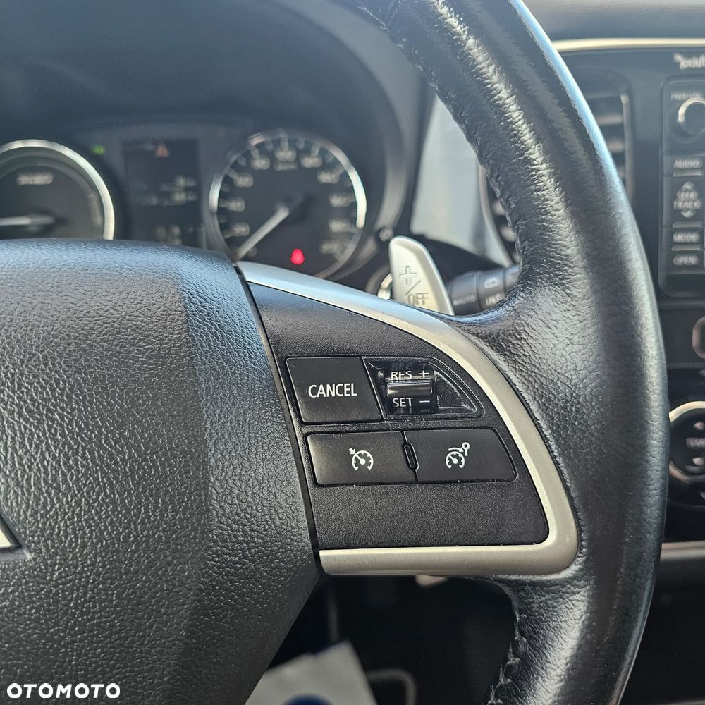 Mitsubishi Outlander - 13