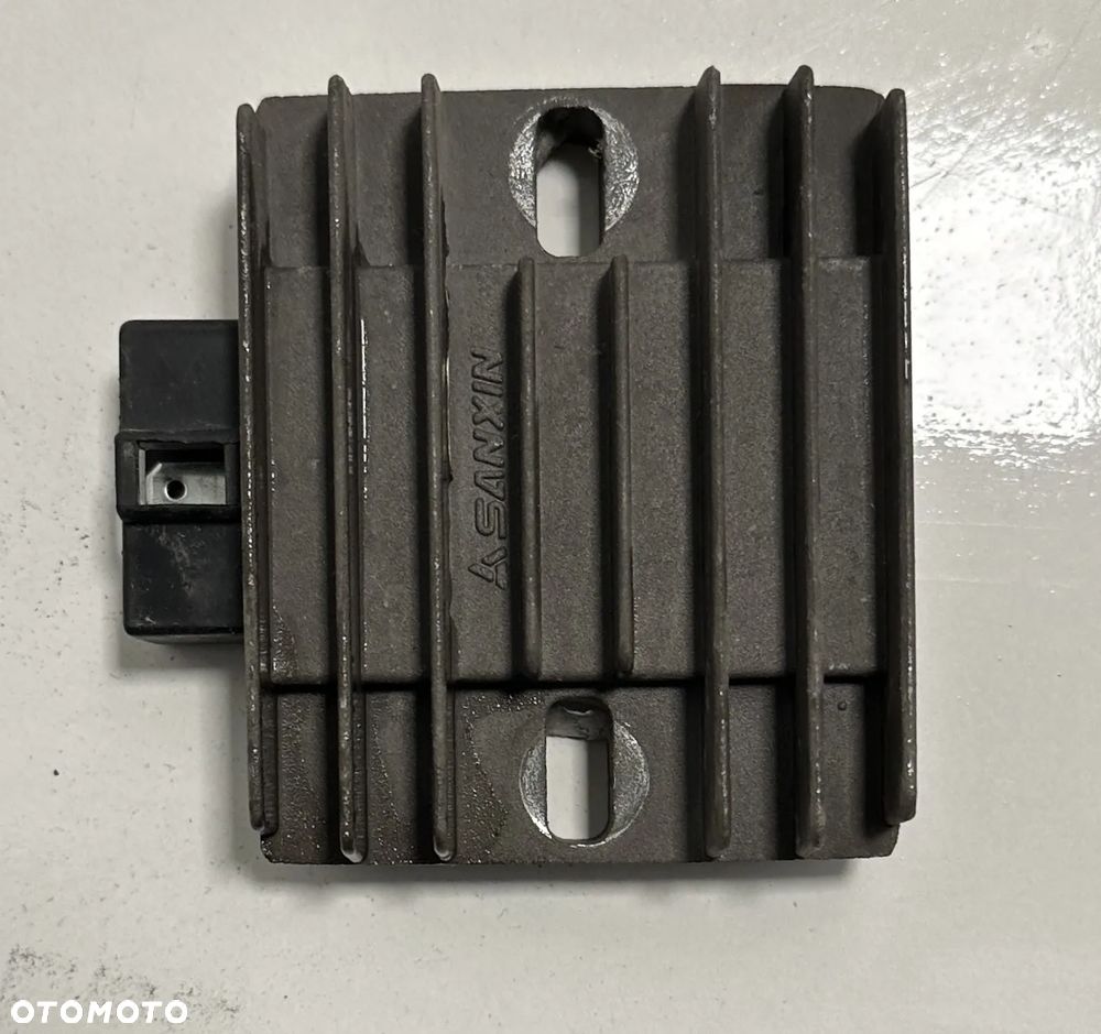 Keeway RKS 125 regulator napięcia - 1