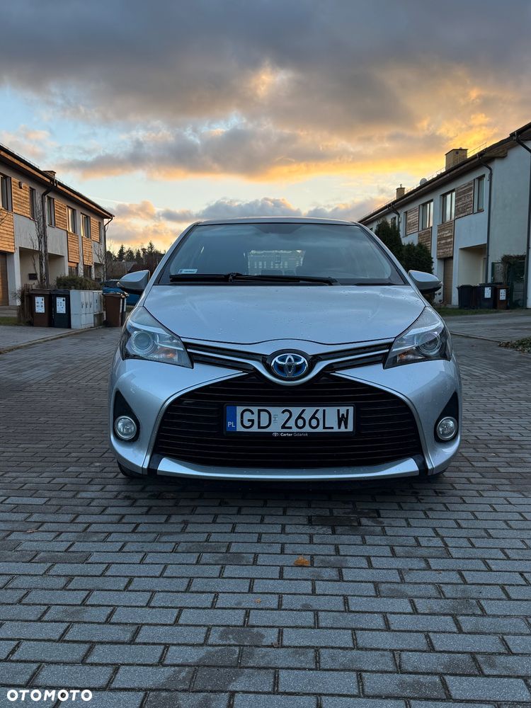 Toyota Yaris Hybrid 100 Premium - 2