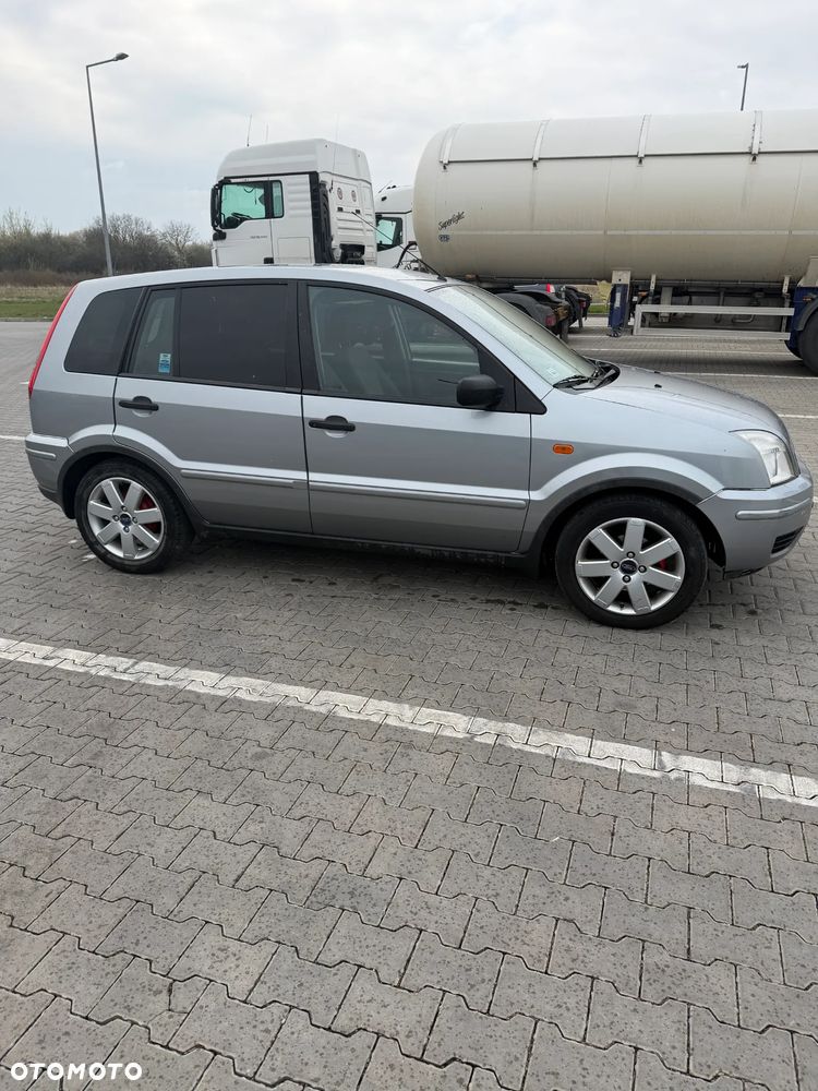 Ford Fusion 1.4 + - 1