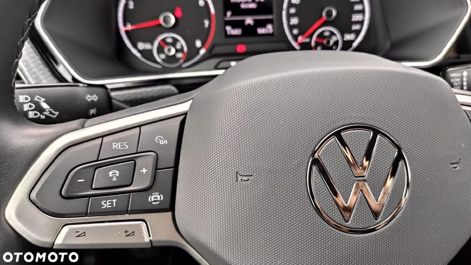 Volkswagen T-Cross - 13