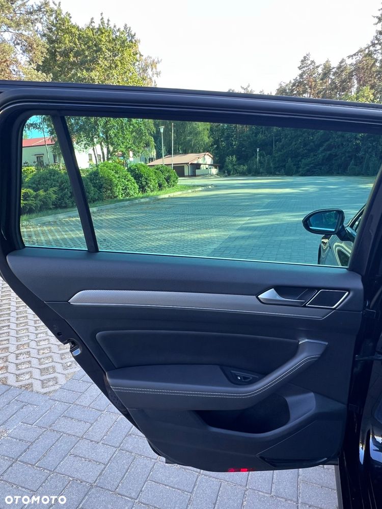 Volkswagen Passat - 25
