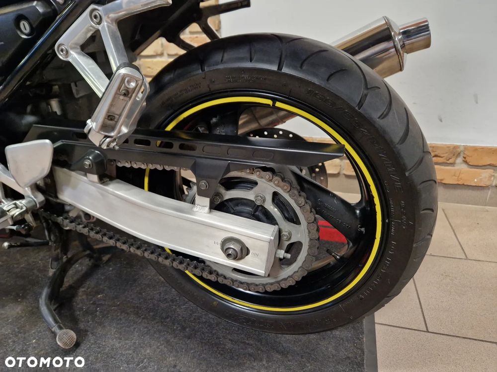 Yamaha FZS - 16