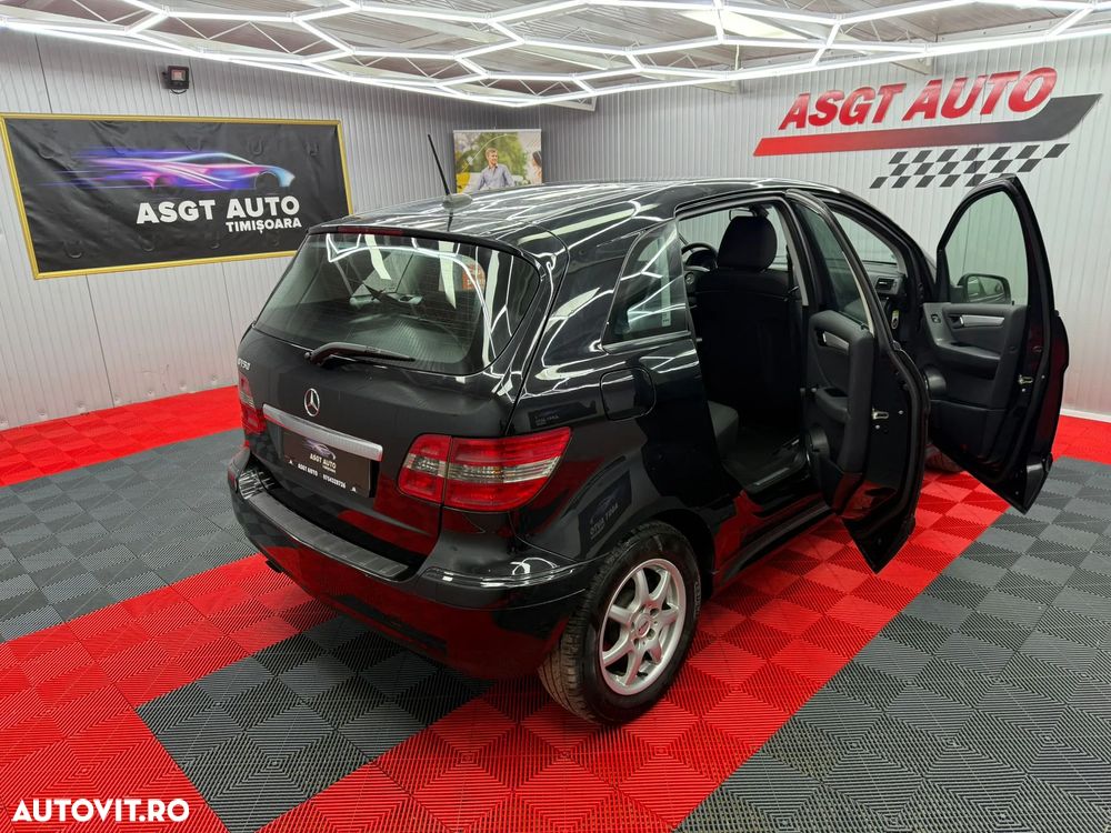 Mercedes-Benz B - 18