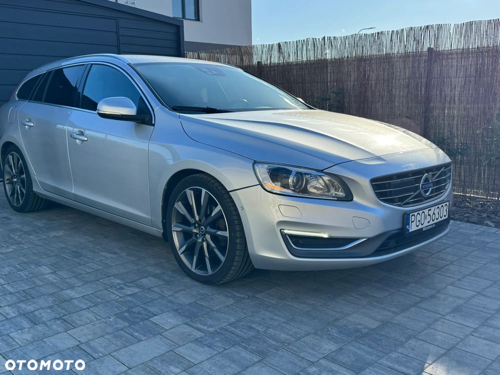 Volvo V60 D4 Geartronic Momentum - 1