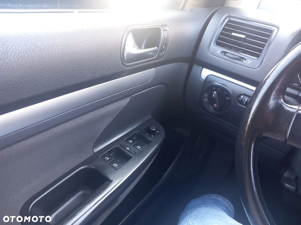 Volkswagen Golf 1.4 TSI DSG MATCH - 30