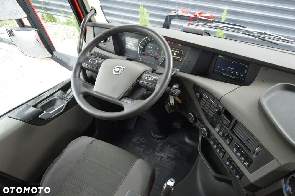 Volvo FH540 / 6x2 / EURO 6 / PUSHER / OŚ SKRĘTNA-PODNOSZONA / RETARDER / KLIMATYZACJA POSTOJOWA / NAWIGACJA / ACC / LEDY / 2 ZBIORNIKI PALIWA / ALUFELGI / SERWISOWANY / SPROWADZONY - 26