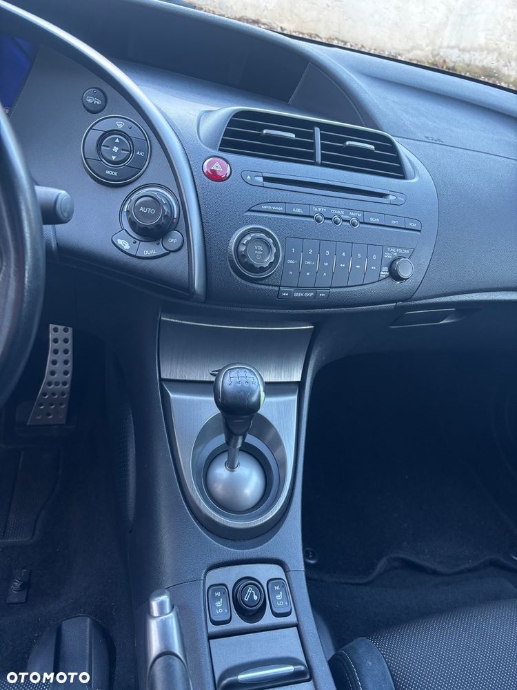 Honda Civic 1.4 i-VTEC - 17