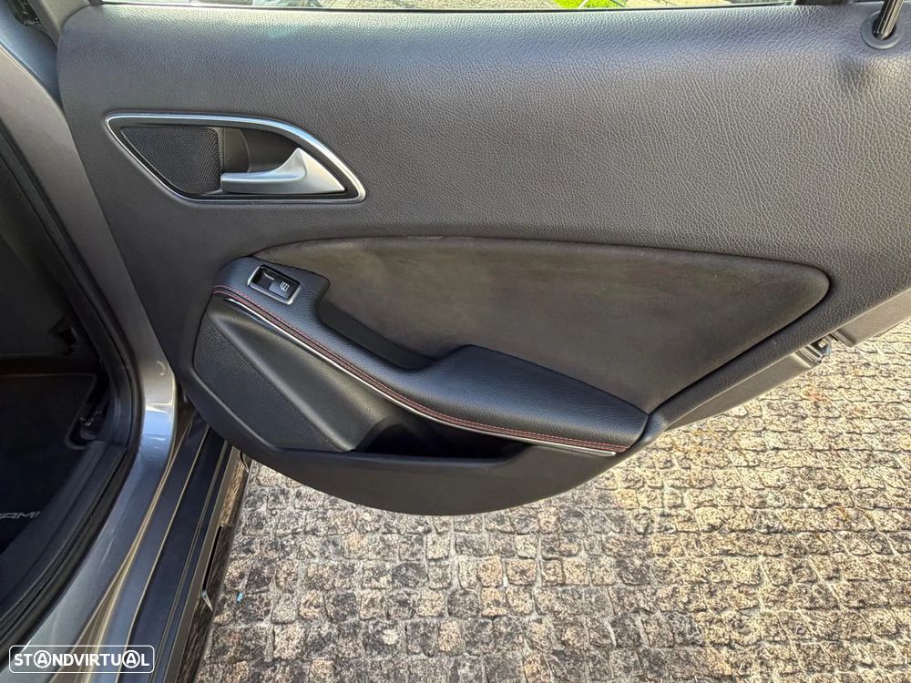 Mercedes-Benz GLA 220 CDI 4Matic 7G-DCT AMG Line — fotografia 21