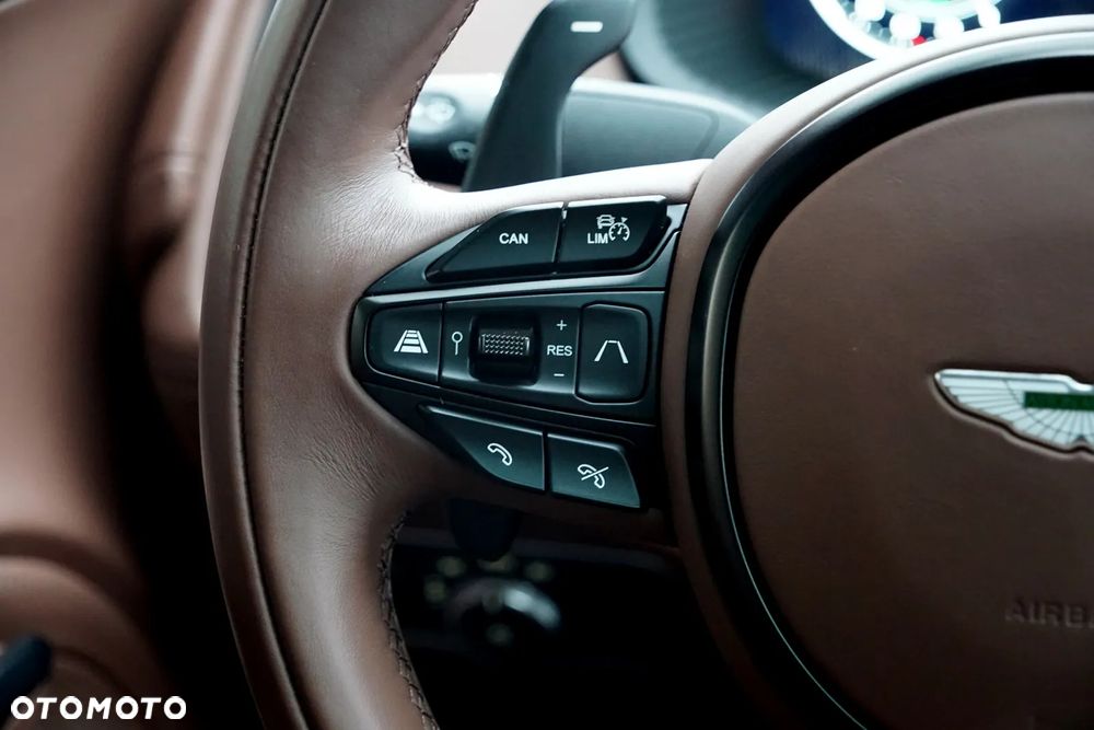 Aston Martin DBX - 30