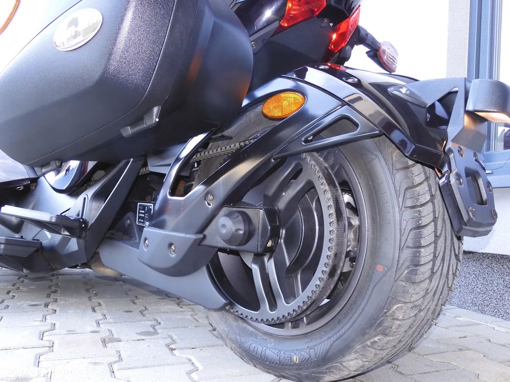Can-Am Spyder - 32
