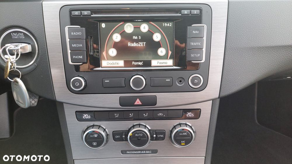 Volkswagen Passat - 21