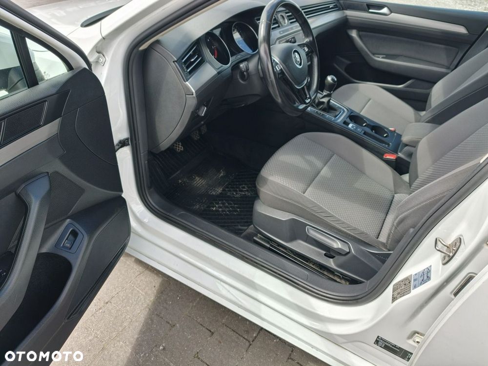 Volkswagen Passat - 23