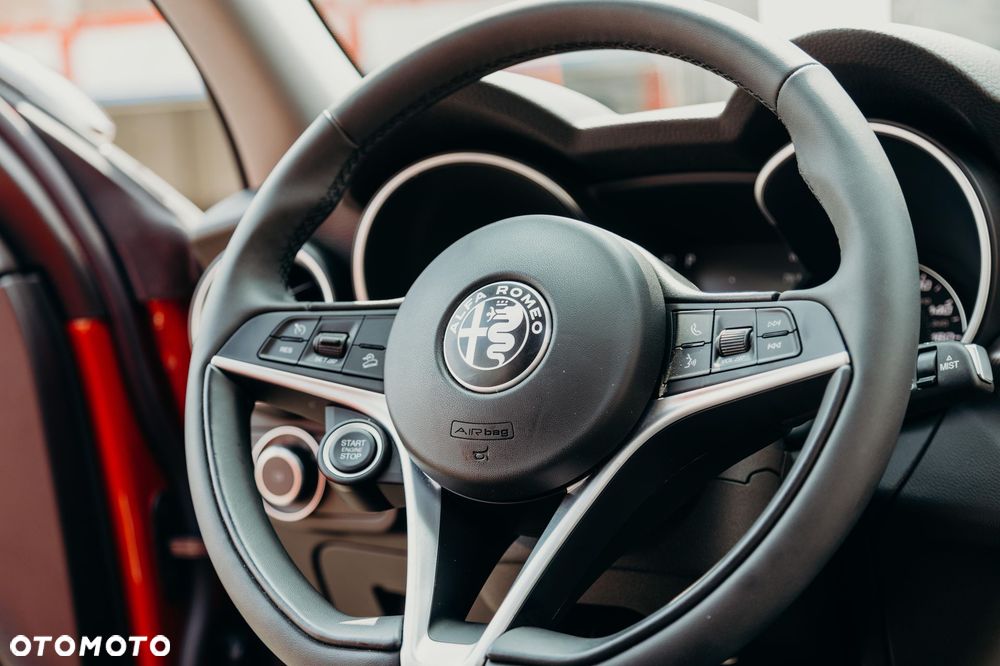Alfa Romeo Stelvio 2.0 Turbo 16V AT8-Q4 Ti - 13