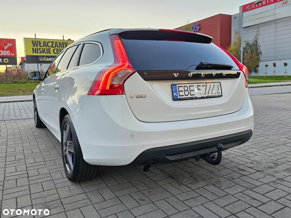 Volvo V60 D4 Momentum - 28