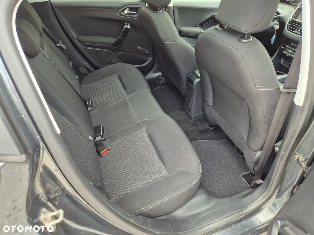 Peugeot 208 1.6 BlueHDi Allure S&S - 15