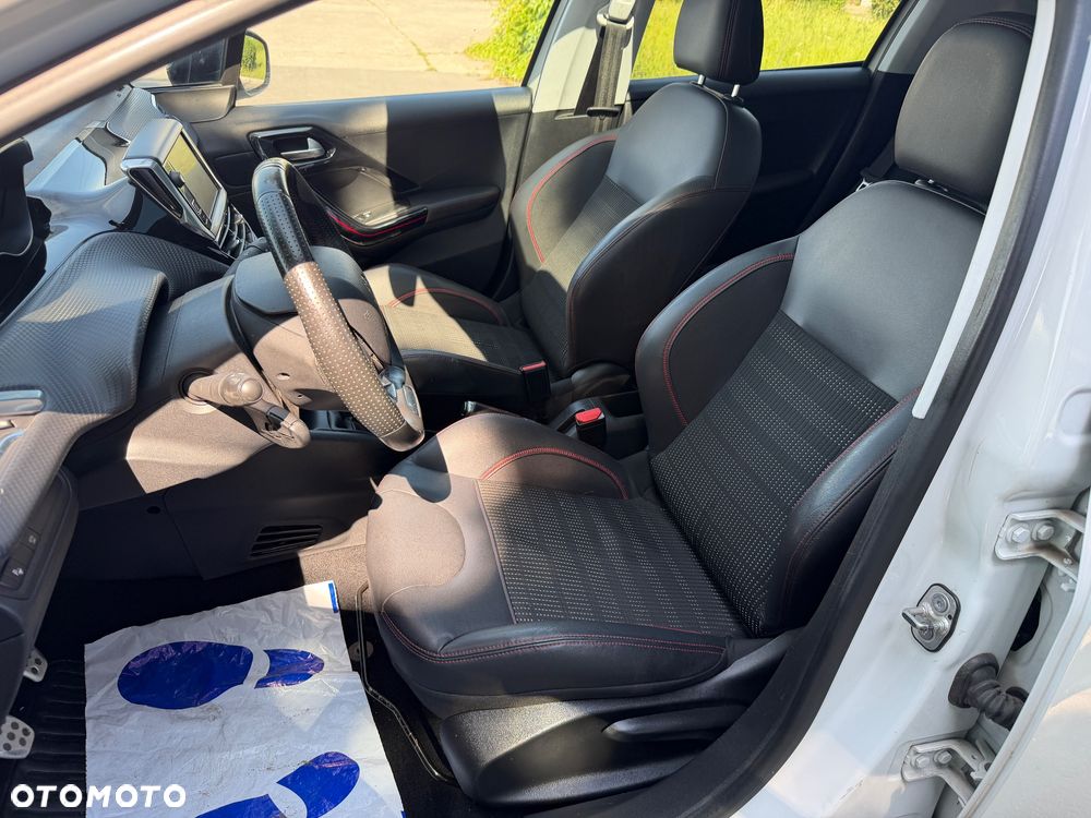 Peugeot 208 - 23