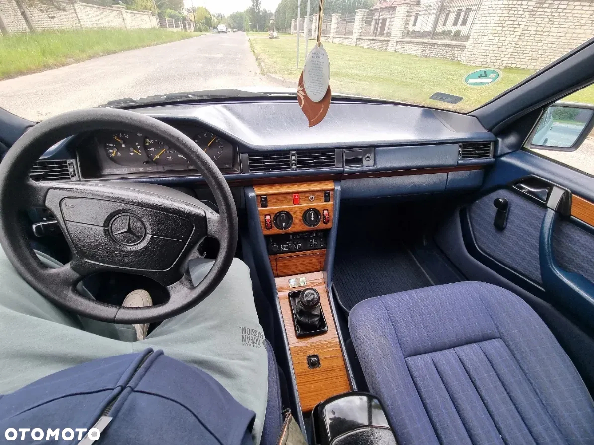 Mercedes-Benz W124 (1984-1993) - 22