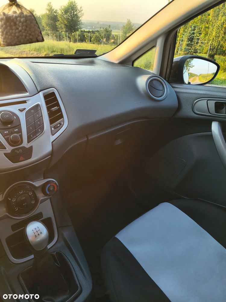 Ford Fiesta - 10