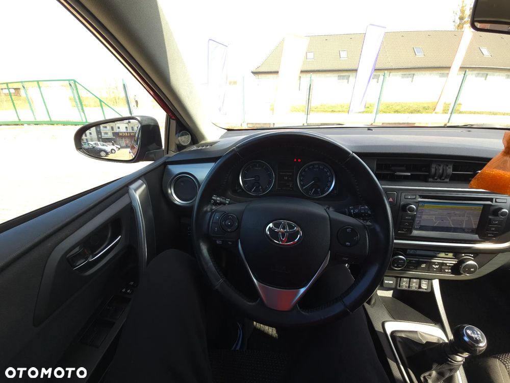 Toyota Auris 1.6 Premium + - 28