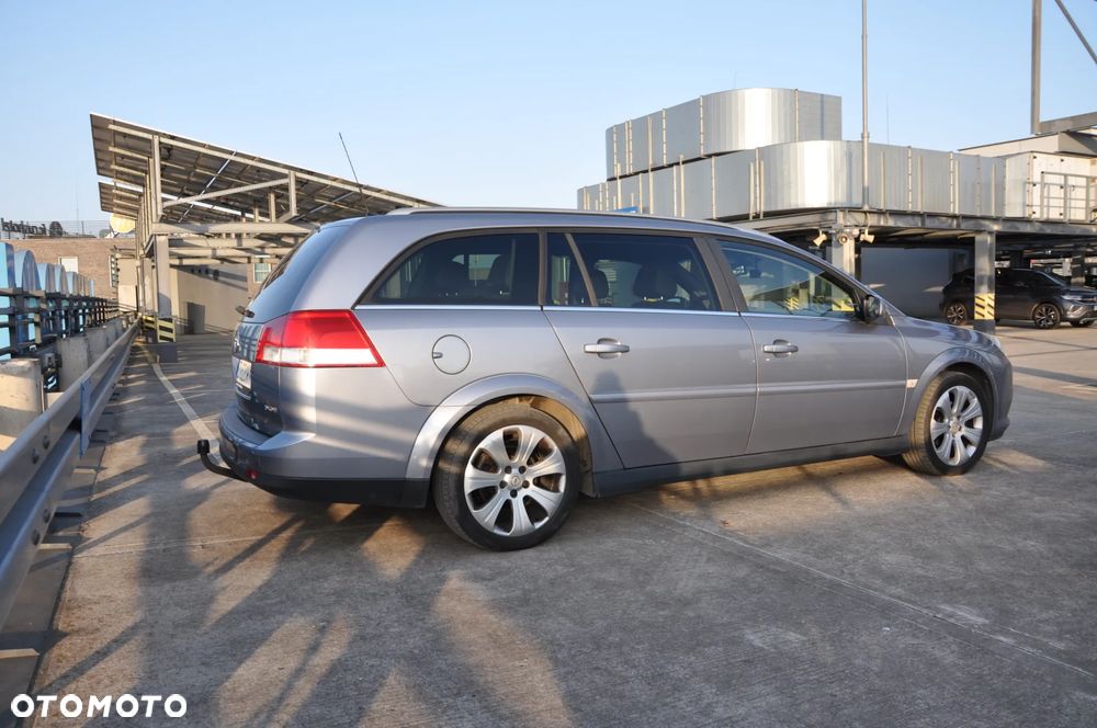 Opel Vectra 1.9 CDTI DPF Cosmo - 4