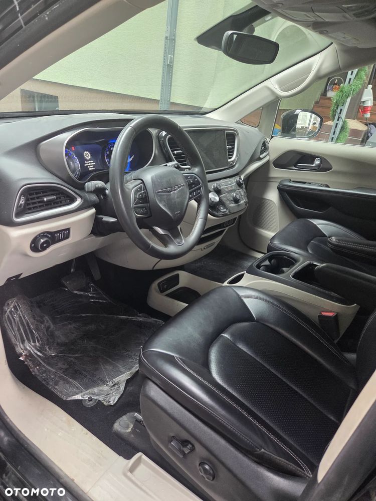 Chrysler Pacifica - 38