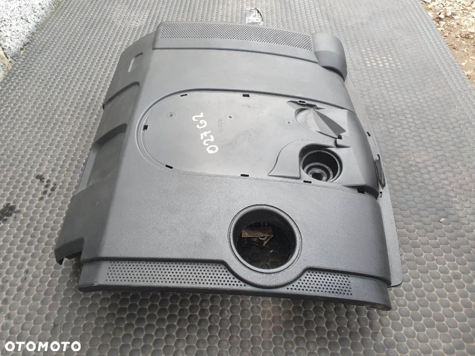 Pokrywa 03C129607 06A103638A Silnika Obudowa Oslona 1.6 FSI  VW Golf 5 V Touran - 4