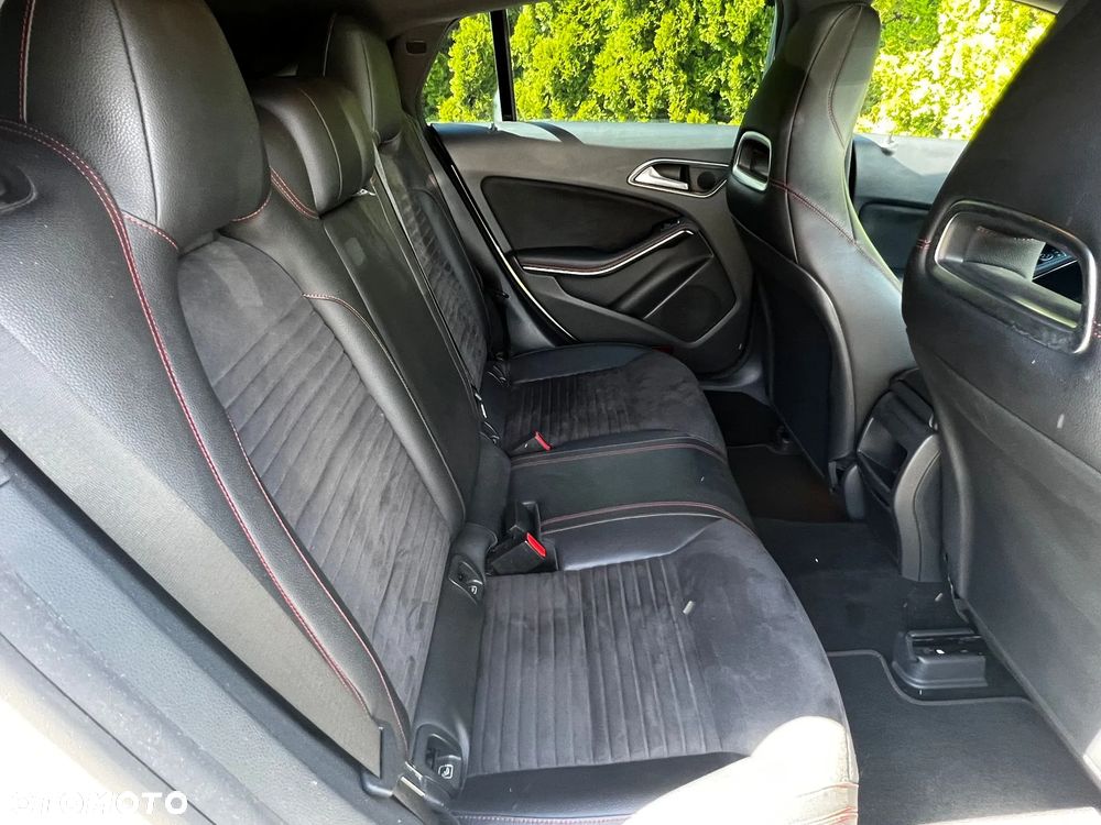 Mercedes-Benz CLA 180 7G-DCT AMG Line - 16