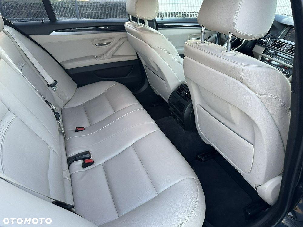 BMW Seria 5 528i xDrive - 35