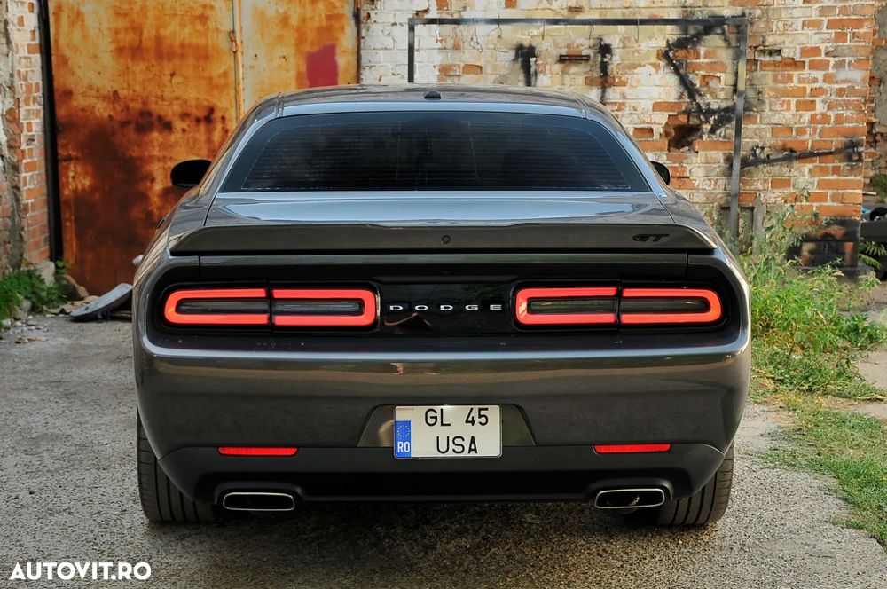 Dodge Challenger - 5