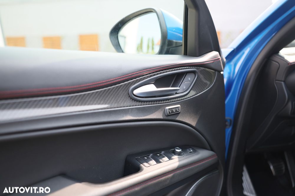 Alfa Romeo Stelvio V6 2.9 Bi-Turbo AT8-Q4 Quadrifoglio - 14