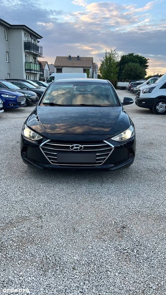 Hyundai Elantra 1.6 CRDi Comfort - 12